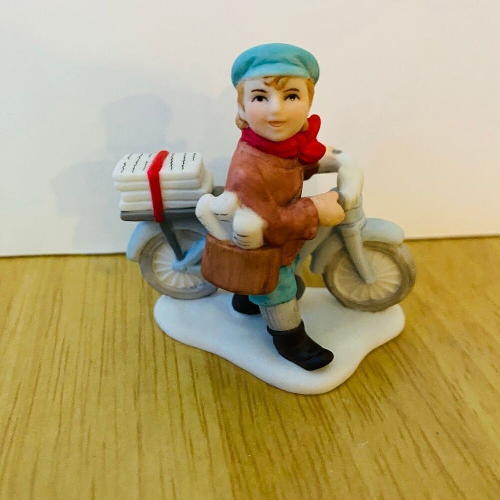 Lefton Colonial Village "Lenny Mullin Newspaper Boy" figurine 01337 1994